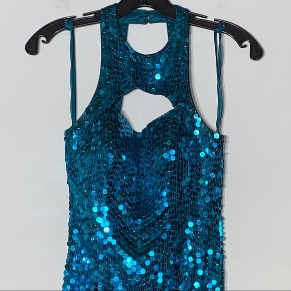 EUC Adrianna Papell blue sequin‎ keyhole halter neckline gown size 2 - Picture 1 of 6